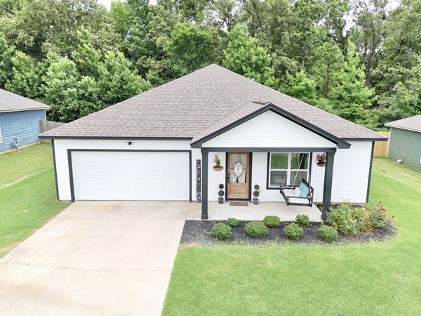 70 Thaxton Hills Dr., Thaxton, MS 38871