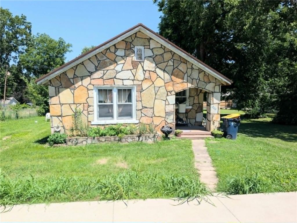 903 N Chestnut Street, Harrison, AR 72601 Main Photo
