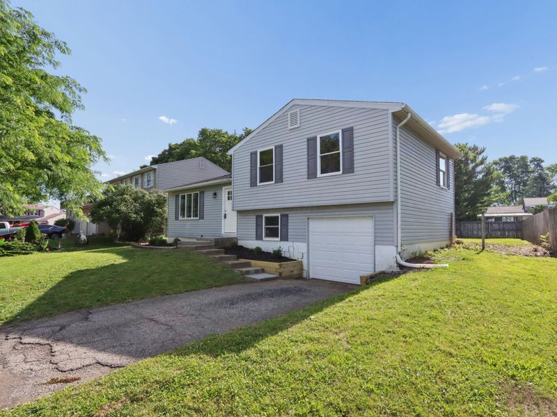 1300 Laurel Green Place, Galloway, OH 43119 Photo 2