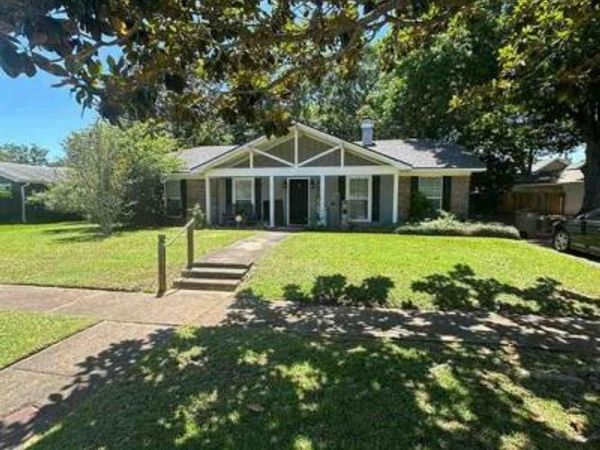 2270 Christopher Drive E, Mobile, AL 36609