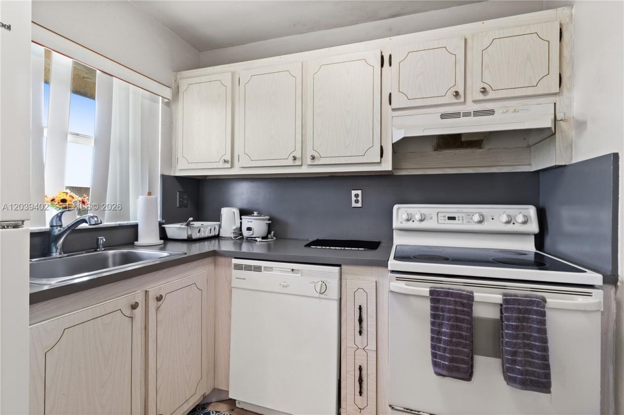 9281 Sunrise Lakes Blvd , Unit 308, Sunrise, FL 33322 Photo