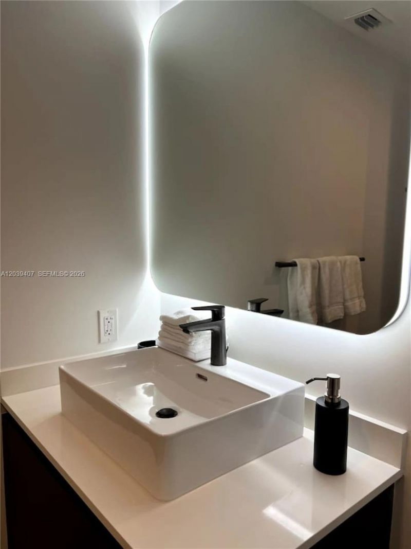 227 NE 2nd Street , Unit 2308, Miami, FL 33132 Photo