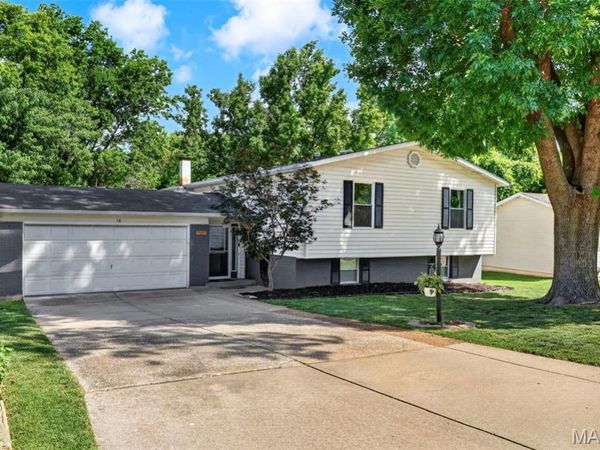 18 Roland Lane , St Peters, MO 63376
