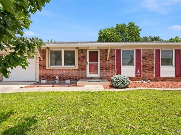 3242 Ipswich Lane, St Charles, MO 63301
