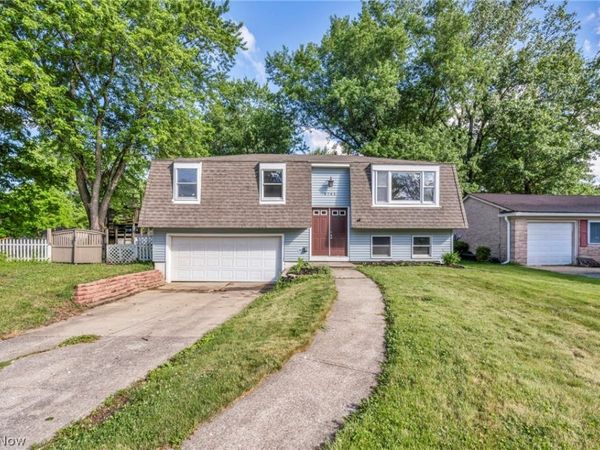 8742 Usher Road , Olmsted Twp, OH 44138