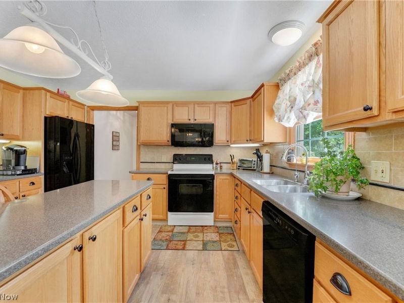17800 Settlers Trail , Chagrin Falls, OH 44023 Photo 14