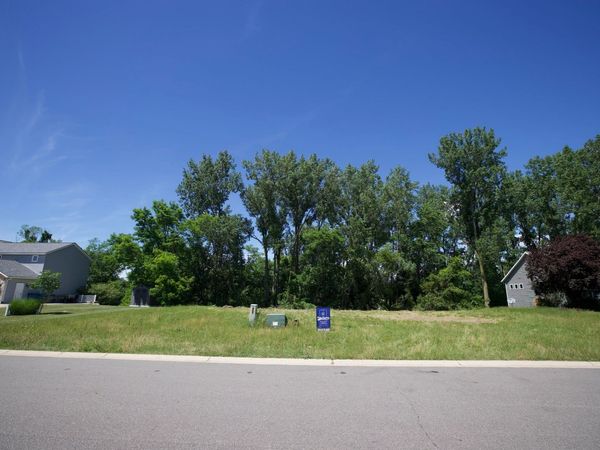 349 Creekside Drive, Coopersville, MI 49404