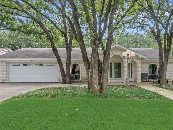 412 Twin Creek Drive, Hurst, TX 76053