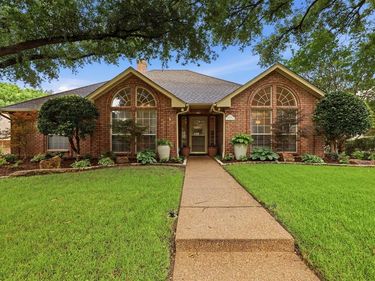 6913 Allen Place Drive, Fort Worth, TX 76116