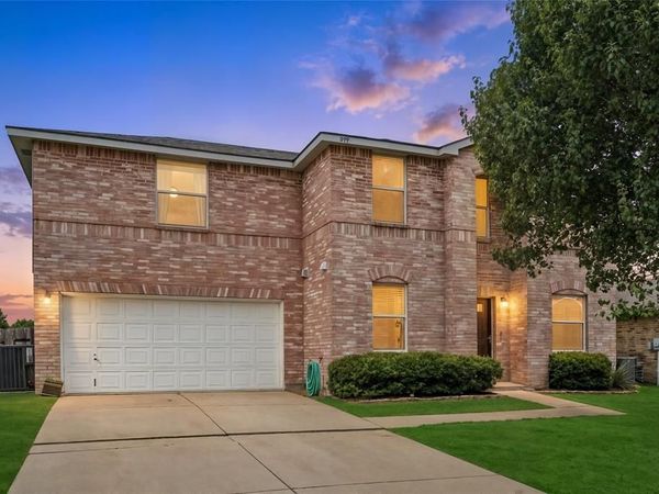 329 Daisy Lane, Burleson, TX 76028