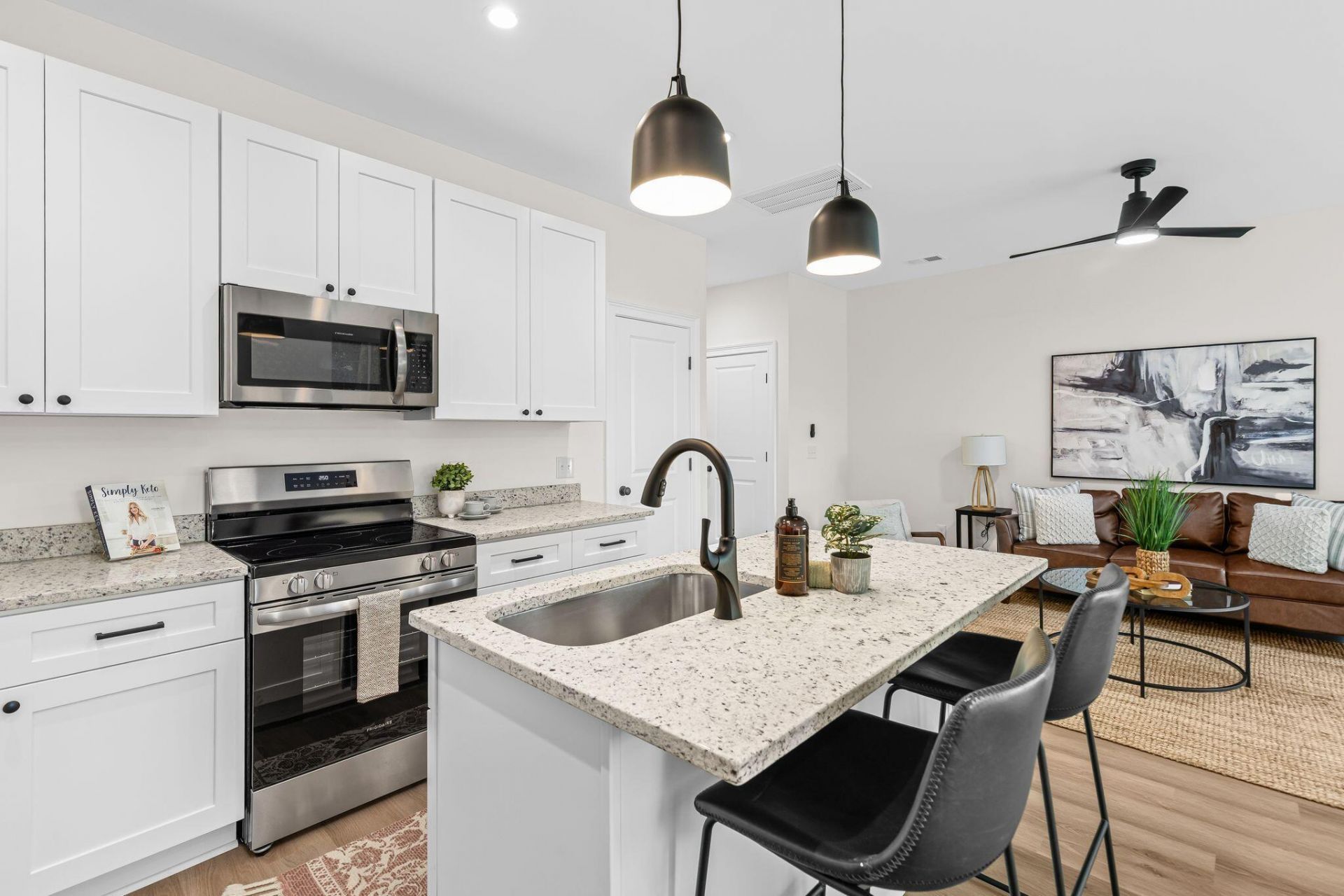 2017 Hampton Avenue Photo 11