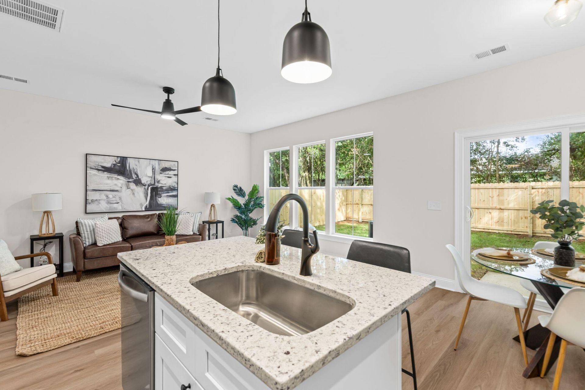 2017 Hampton Avenue Photo 12