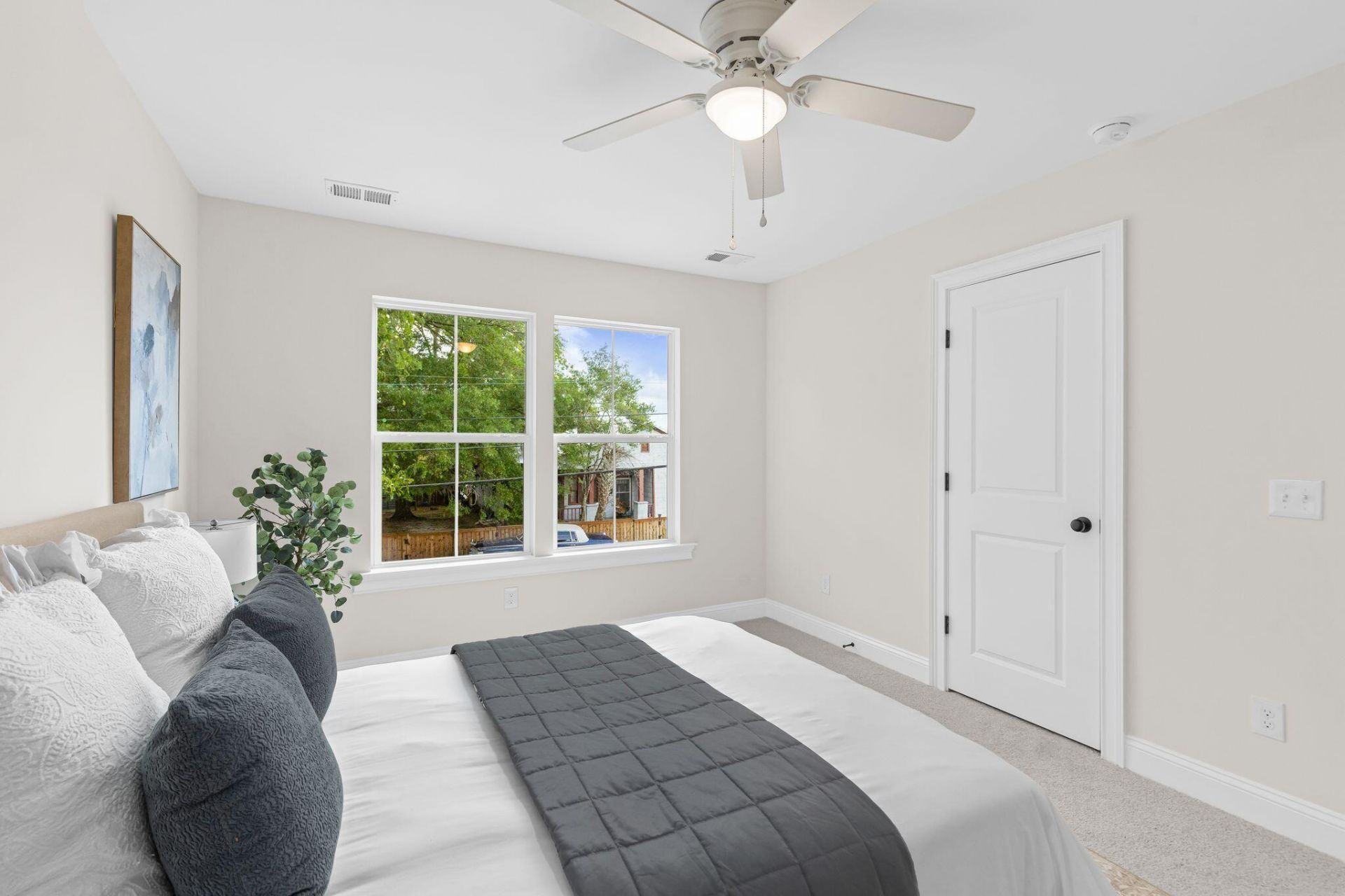 2017 Hampton Avenue Photo 18