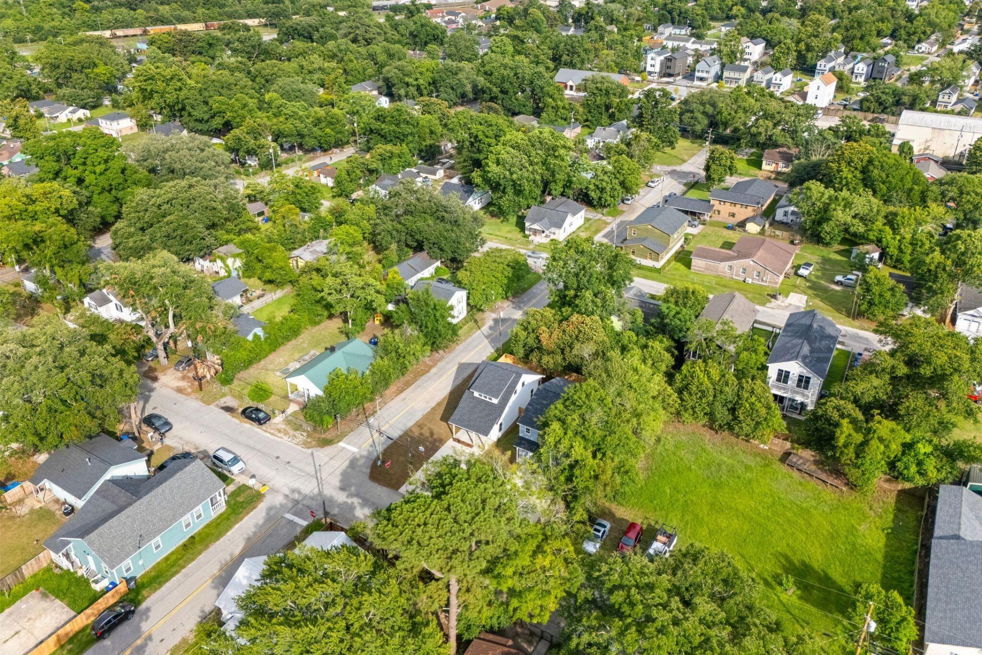 2017 Hampton Avenue Photo 35