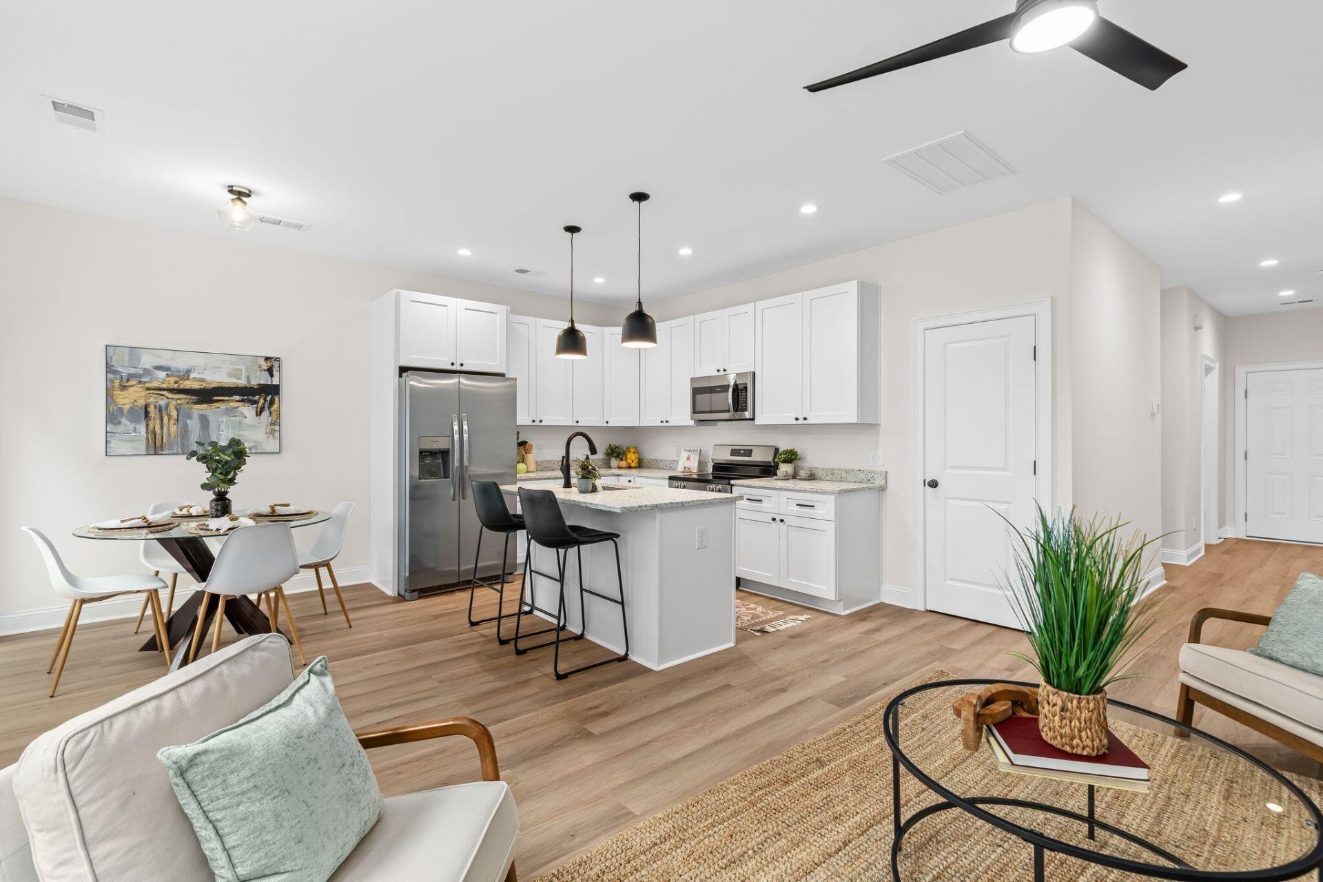 2017 Hampton Avenue Photo 7