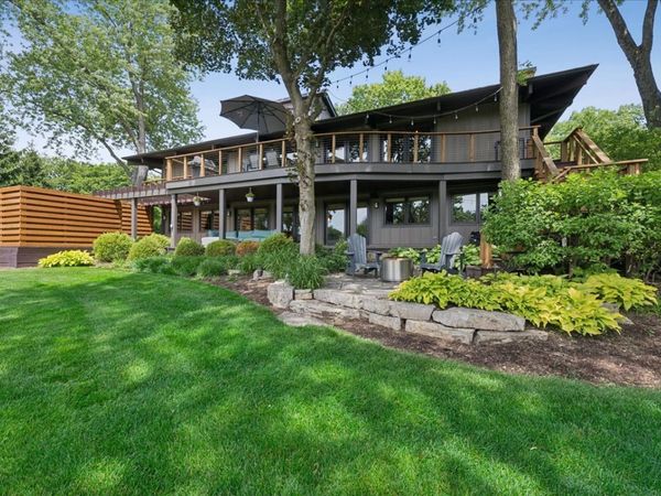 83 Lakeview Parkway , Barrington, IL 60010
