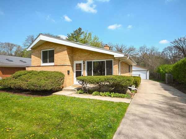 507 N Kenilworth Avenue , Glen Ellyn, IL 60137