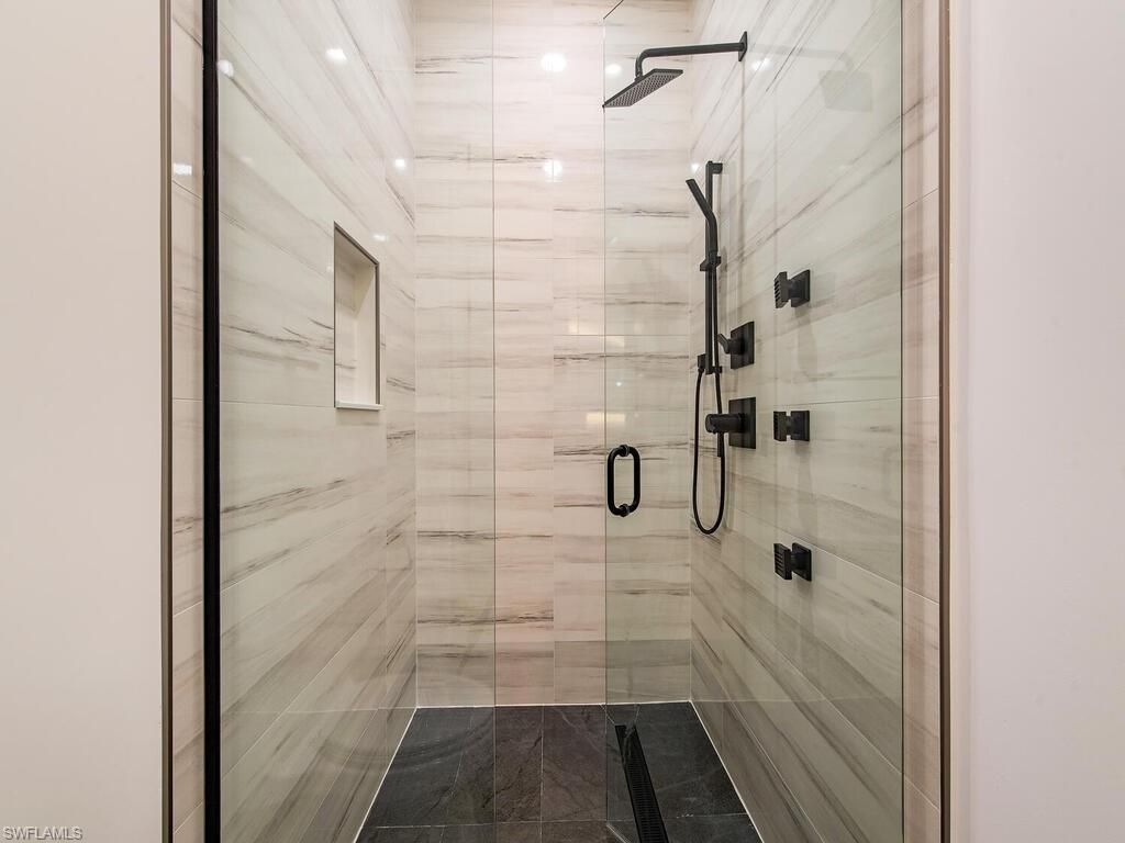 60 Seagate Dr , Unit 305, Naples, FL 34103 Photo