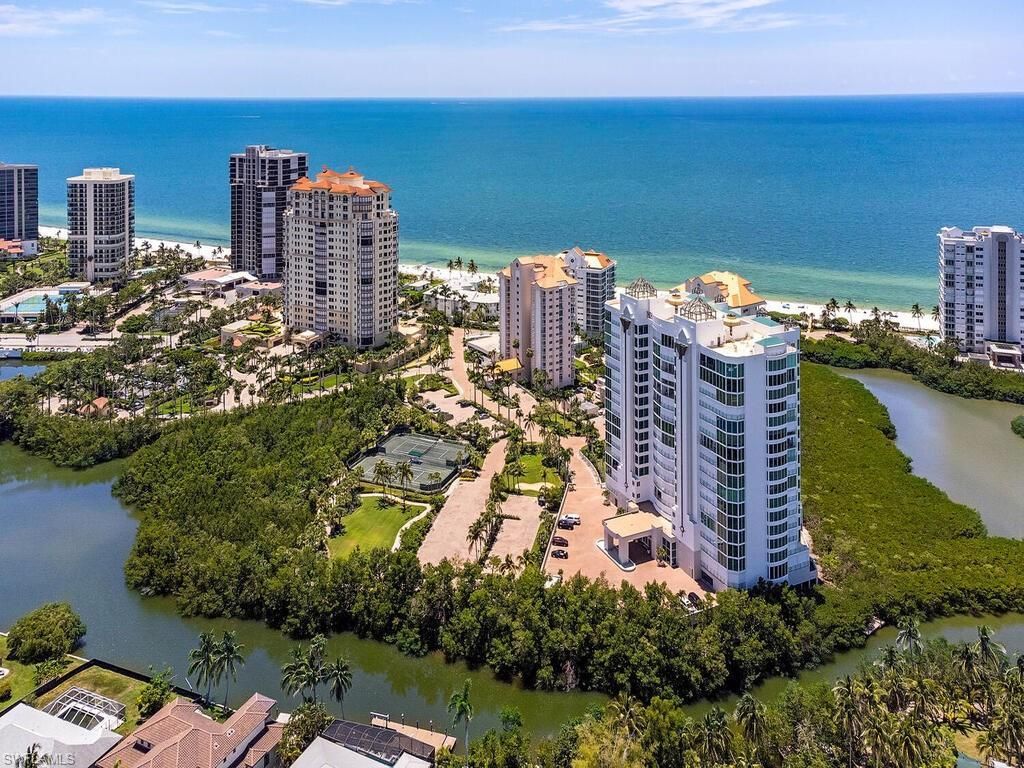 60 Seagate Dr , Unit 305, Naples, FL 34103 Photo