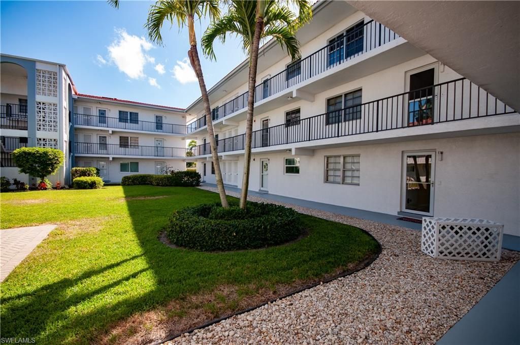 5 High Point Cir W, Unit 104, Naples, FL 34103 Photo