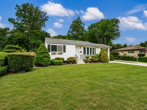 1614 N Gardiner Drive, Bay Shore, NY 11706