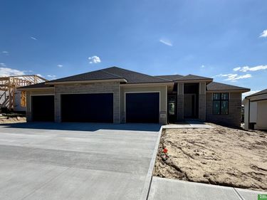10805 S 219th Avenue, Gretna, NE 68028