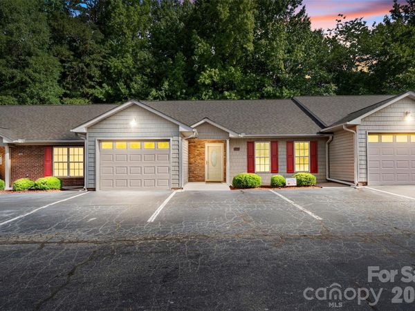 402 Pinefield Place , Thomasville, NC 27360