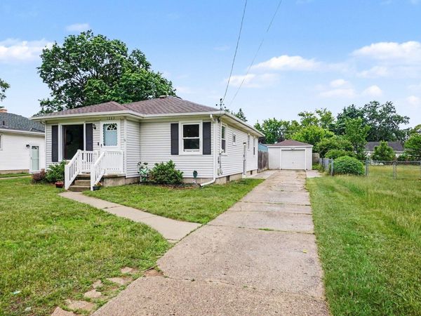 1262 Beechwood Street NE, Grand Rapids, MI 49505