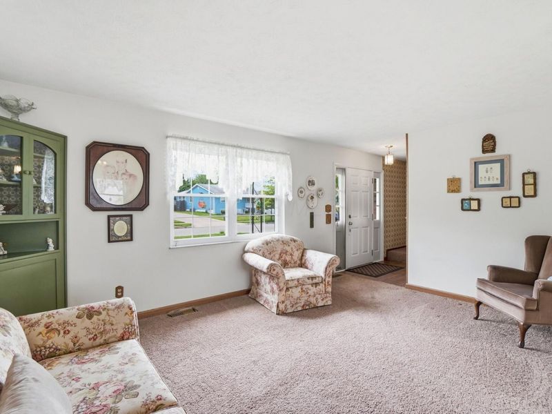 1750 Flinthill Drive , Columbus, OH 43223 Photo 6