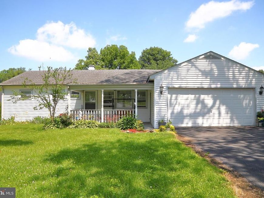 68 Pilgrim Drive, Lancaster, PA 17603 Main Photo