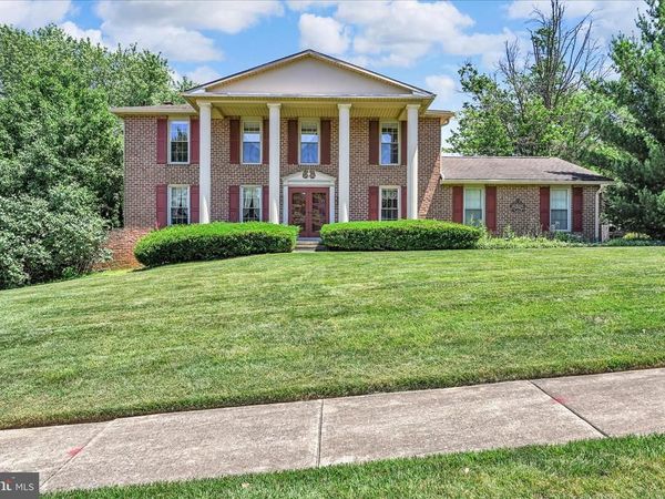 3711 CAYUGA LANE, YORK, PA 17402