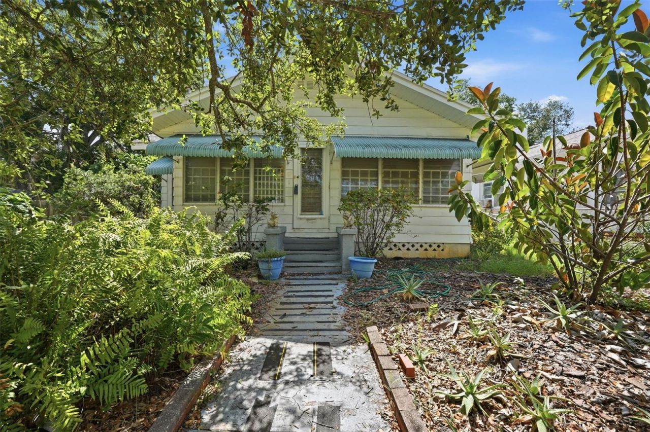 1135 Crescent Lake Drive N, Saint Petersburg, FL 33701 Main Photo