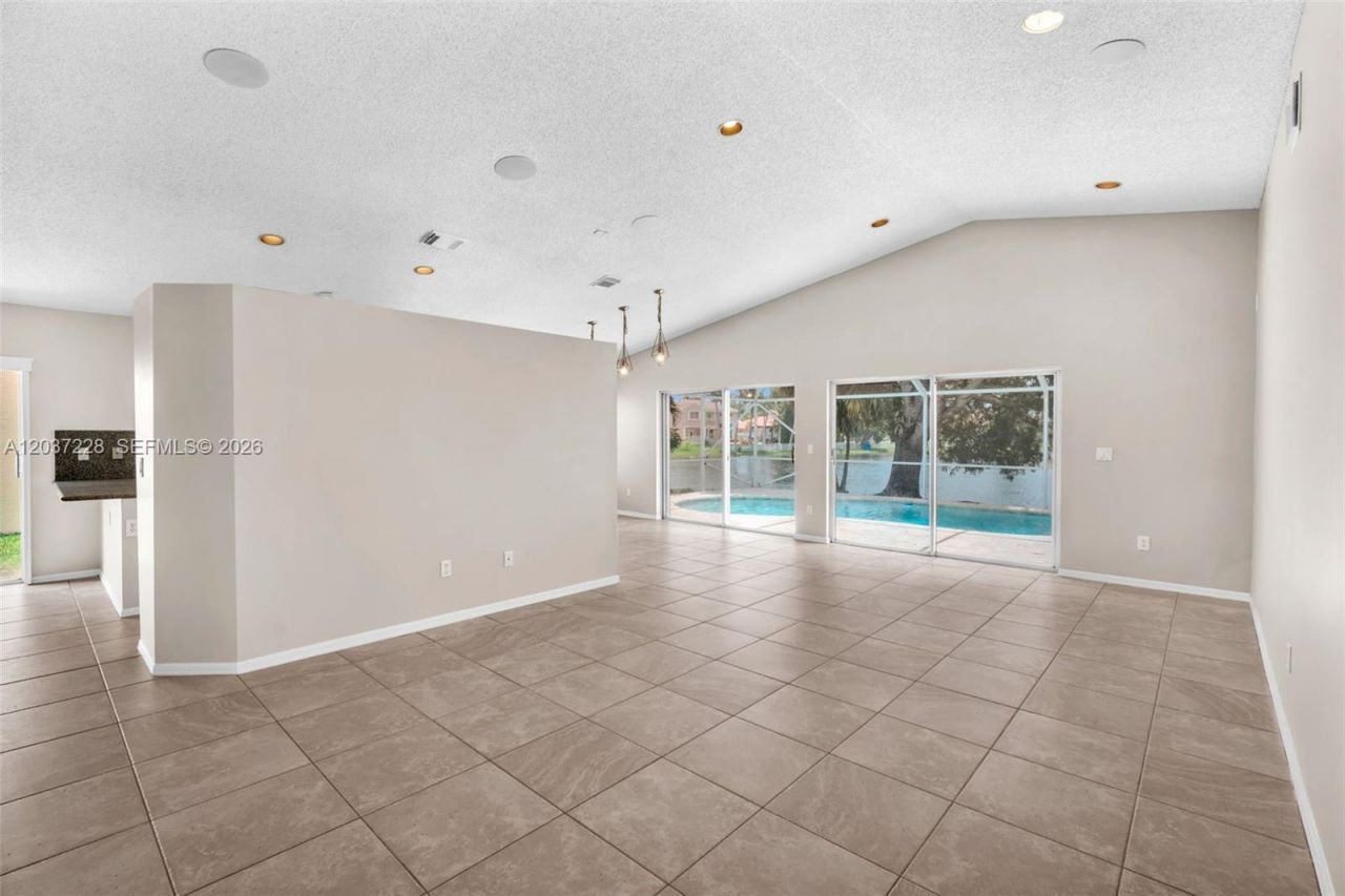 467 SW 191st Terrace, Pembroke Pines, FL 33029 Photo
