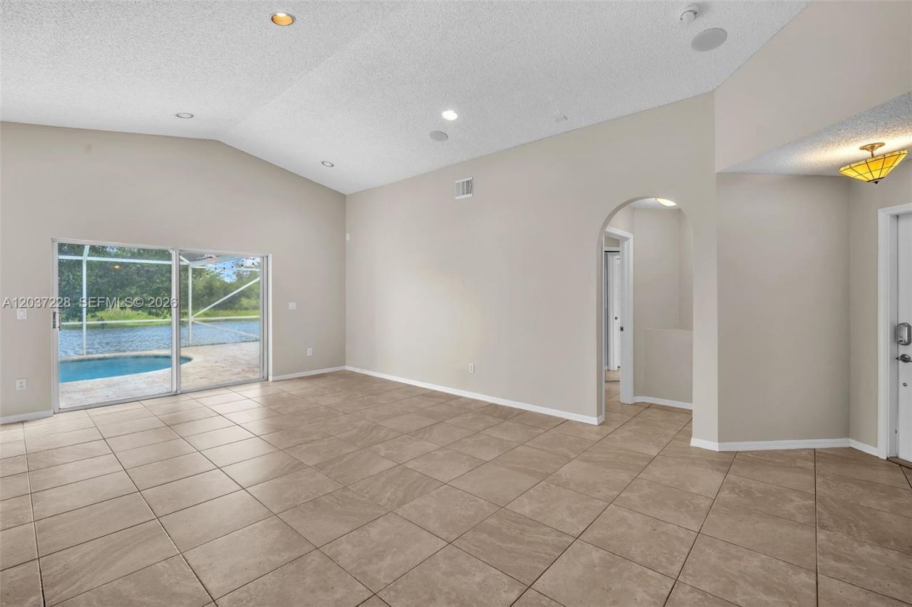 467 SW 191st Terrace, Pembroke Pines, FL 33029 Photo