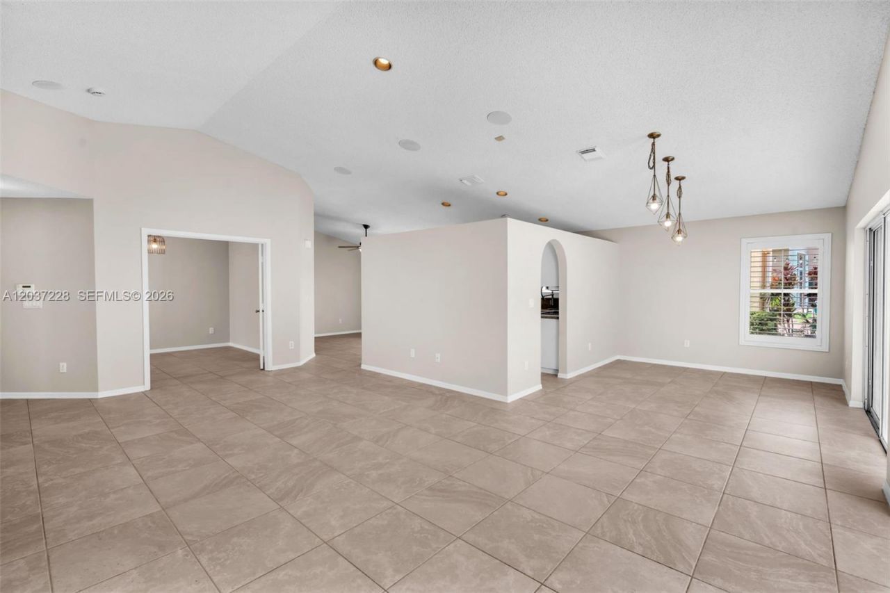 467 SW 191st Terrace, Pembroke Pines, FL 33029 Photo