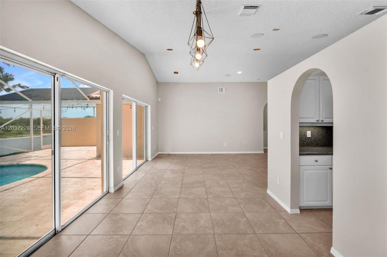 467 SW 191st Terrace, Pembroke Pines, FL 33029 Photo