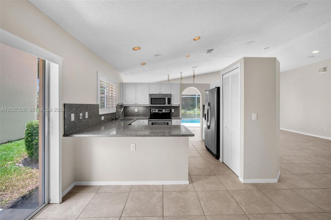 467 SW 191st Terrace, Pembroke Pines, FL 33029 Photo