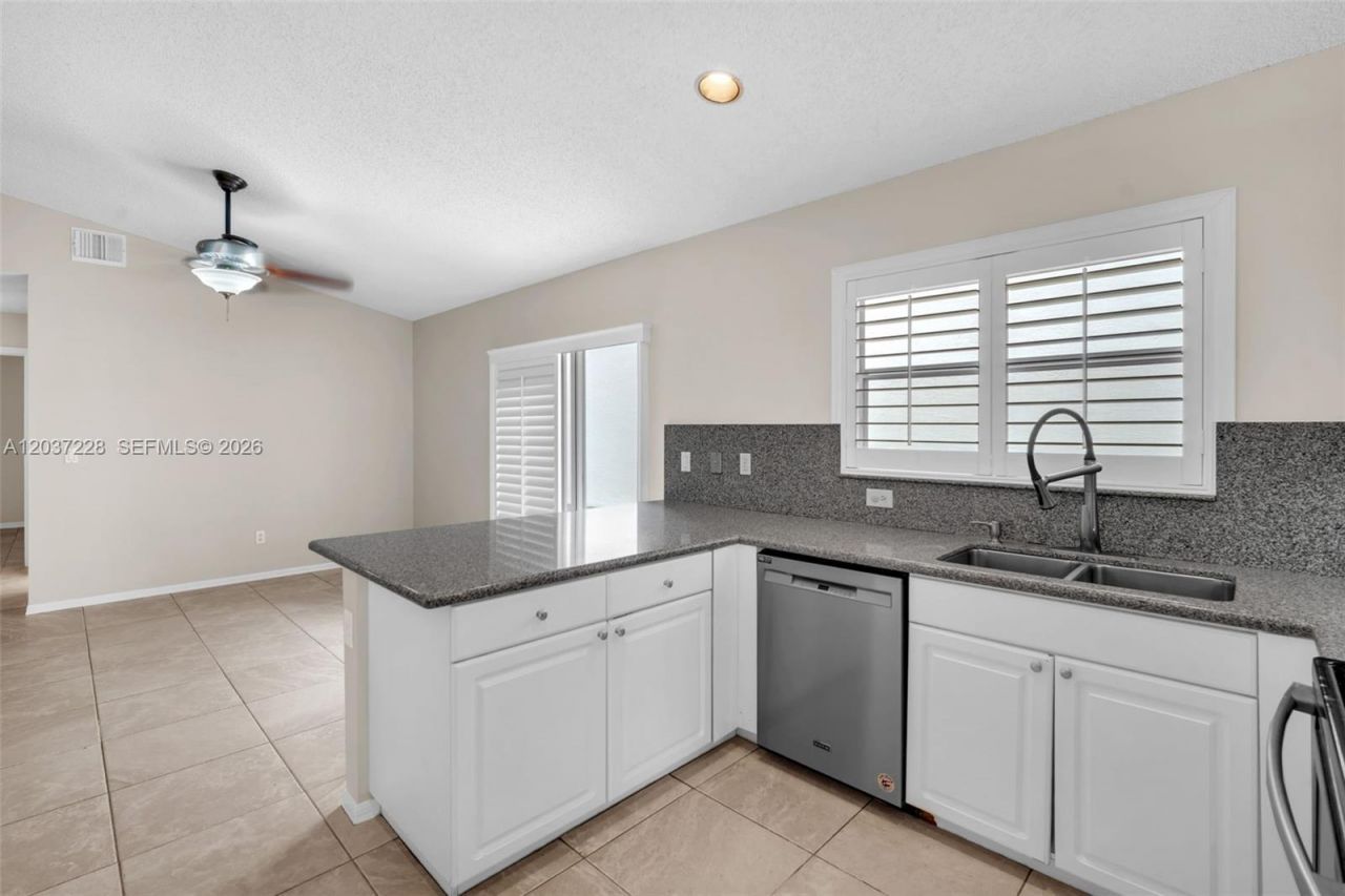 467 SW 191st Terrace, Pembroke Pines, FL 33029 Photo
