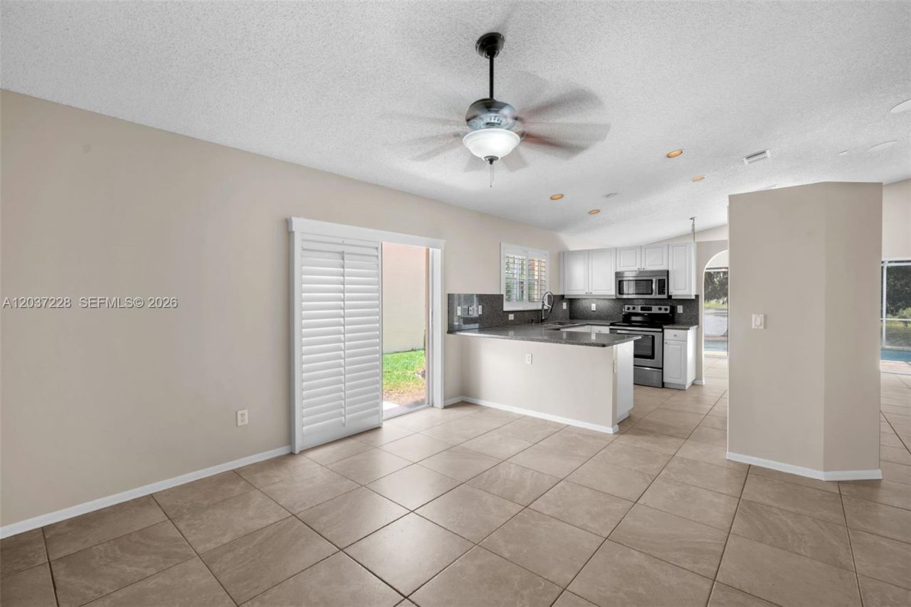 467 SW 191st Terrace, Pembroke Pines, FL 33029 Photo