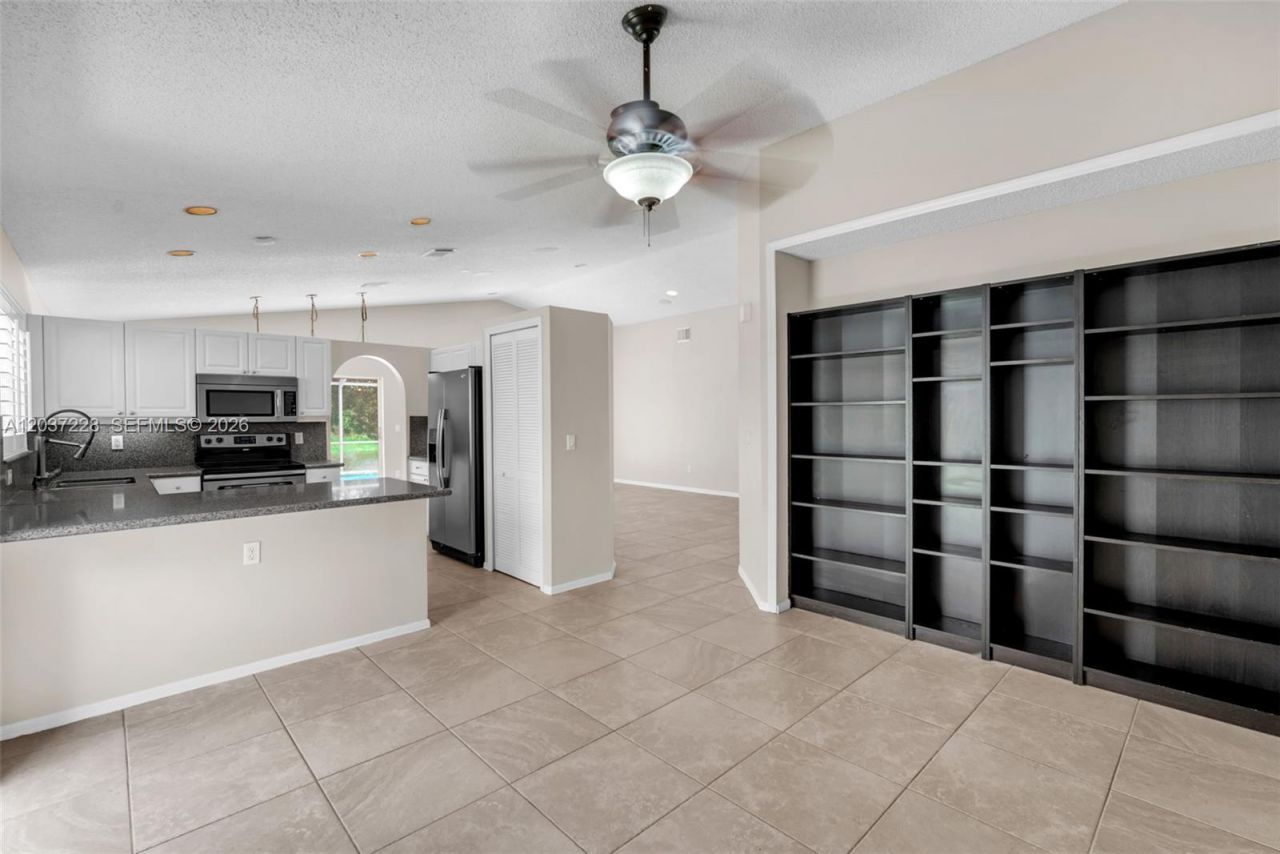 467 SW 191st Terrace, Pembroke Pines, FL 33029 Photo