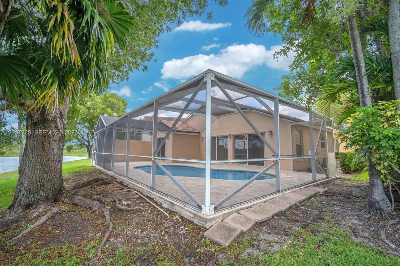 467 SW 191st Terrace, Pembroke Pines, FL 33029 Photo