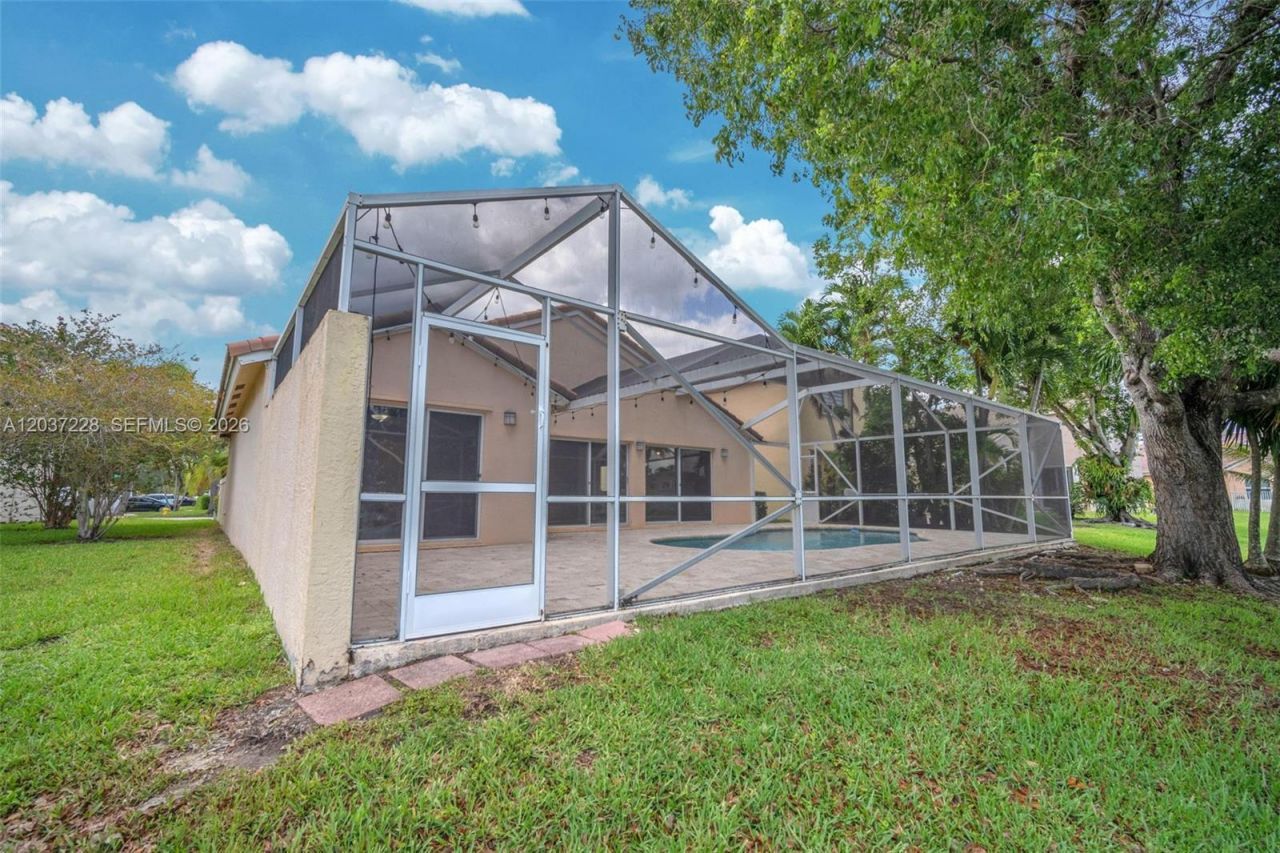 467 SW 191st Terrace, Pembroke Pines, FL 33029 Photo