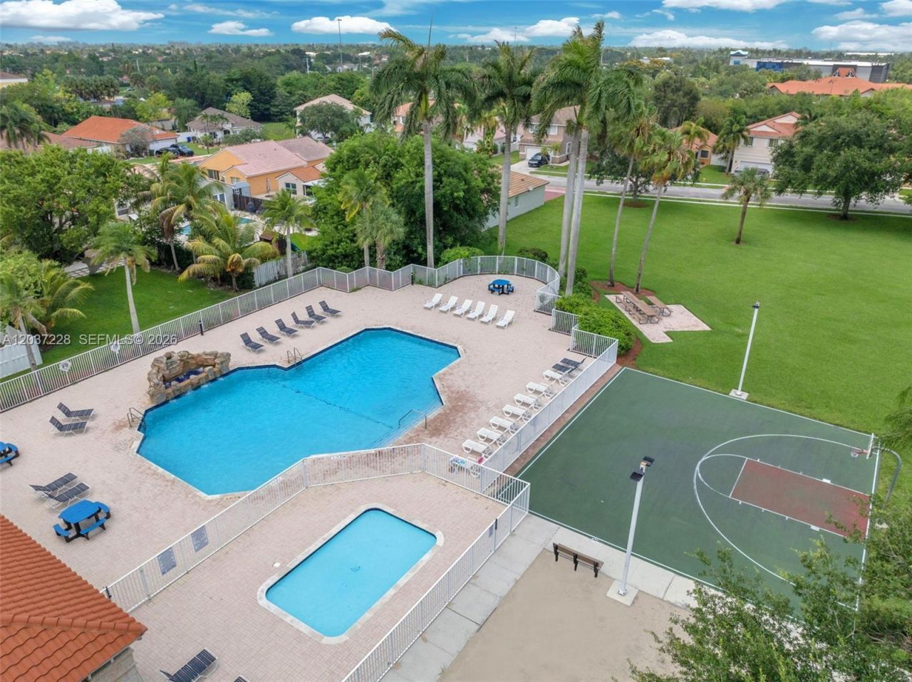 467 SW 191st Terrace, Pembroke Pines, FL 33029 Photo