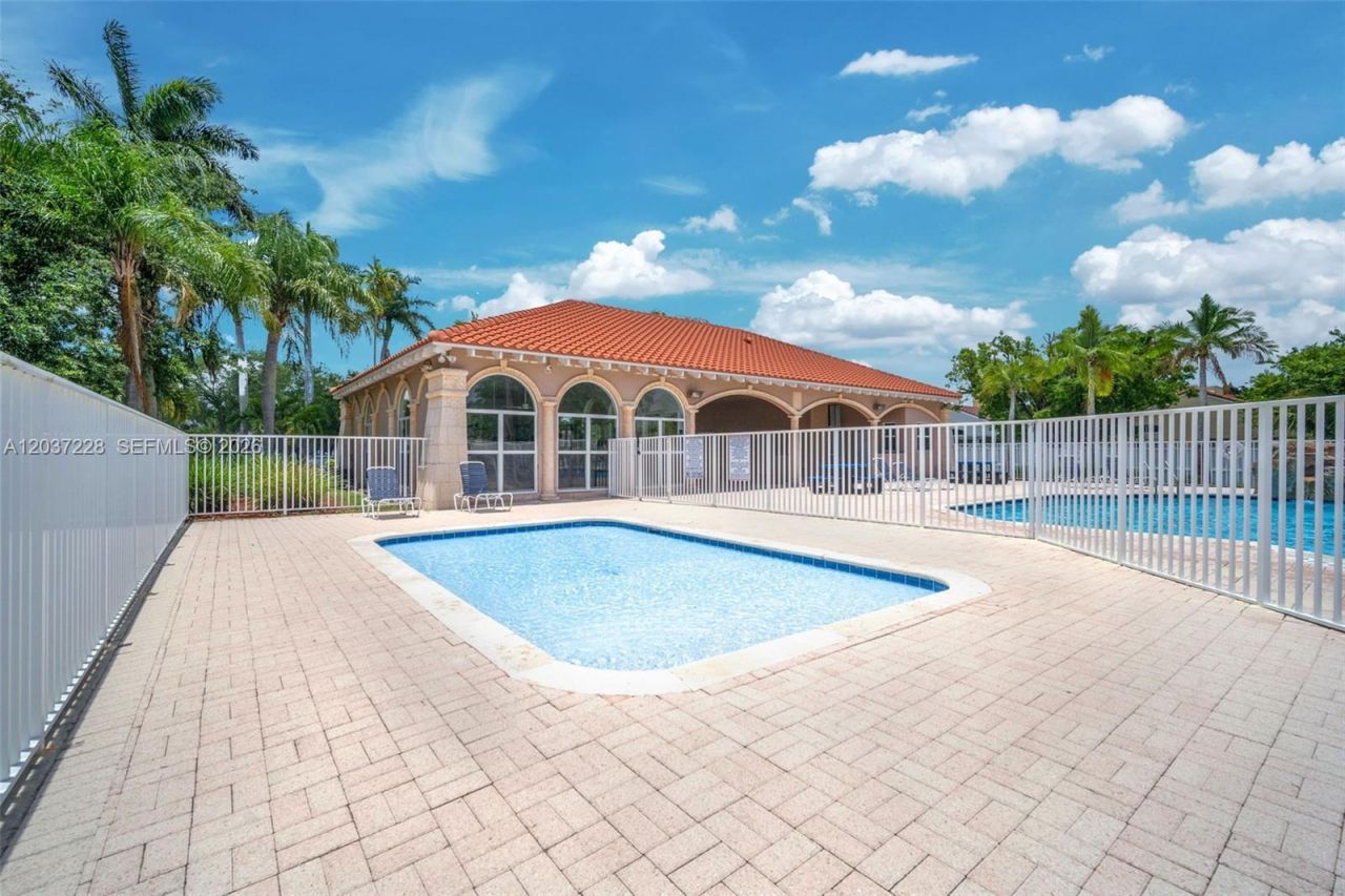 467 SW 191st Terrace, Pembroke Pines, FL 33029 Photo