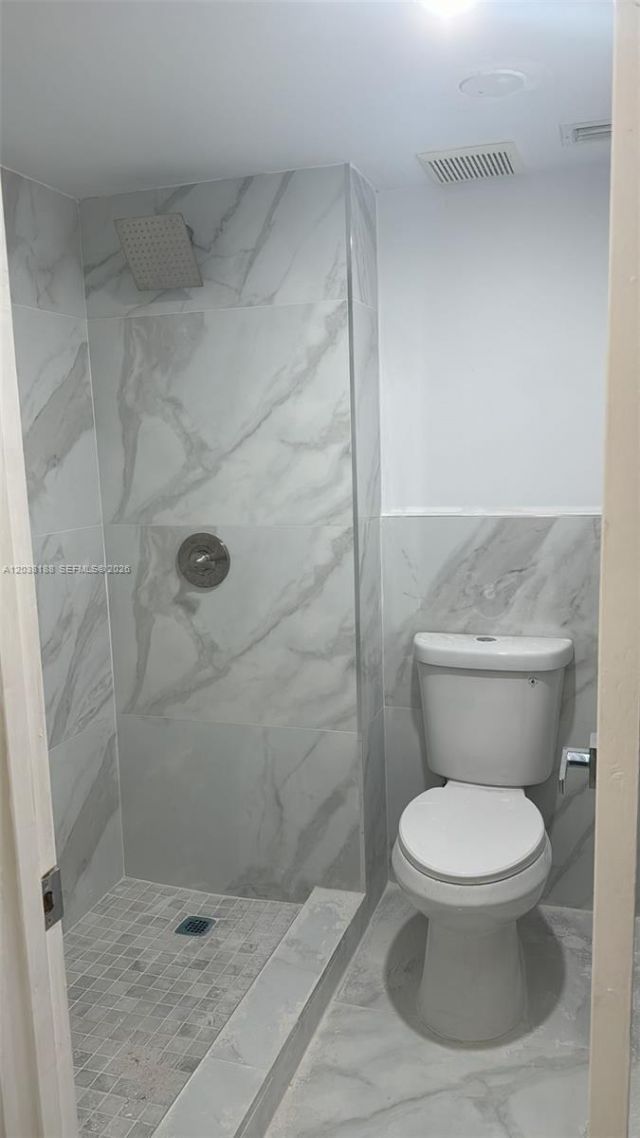 331 Lakeview Dr , Unit 101, Weston, FL 33326 Photo