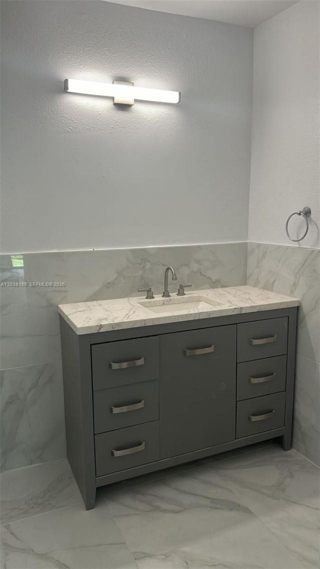 331 Lakeview Dr , Unit 101, Weston, FL 33326 Photo