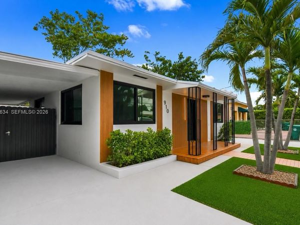 910 SW 9th St, Miami, FL 33130