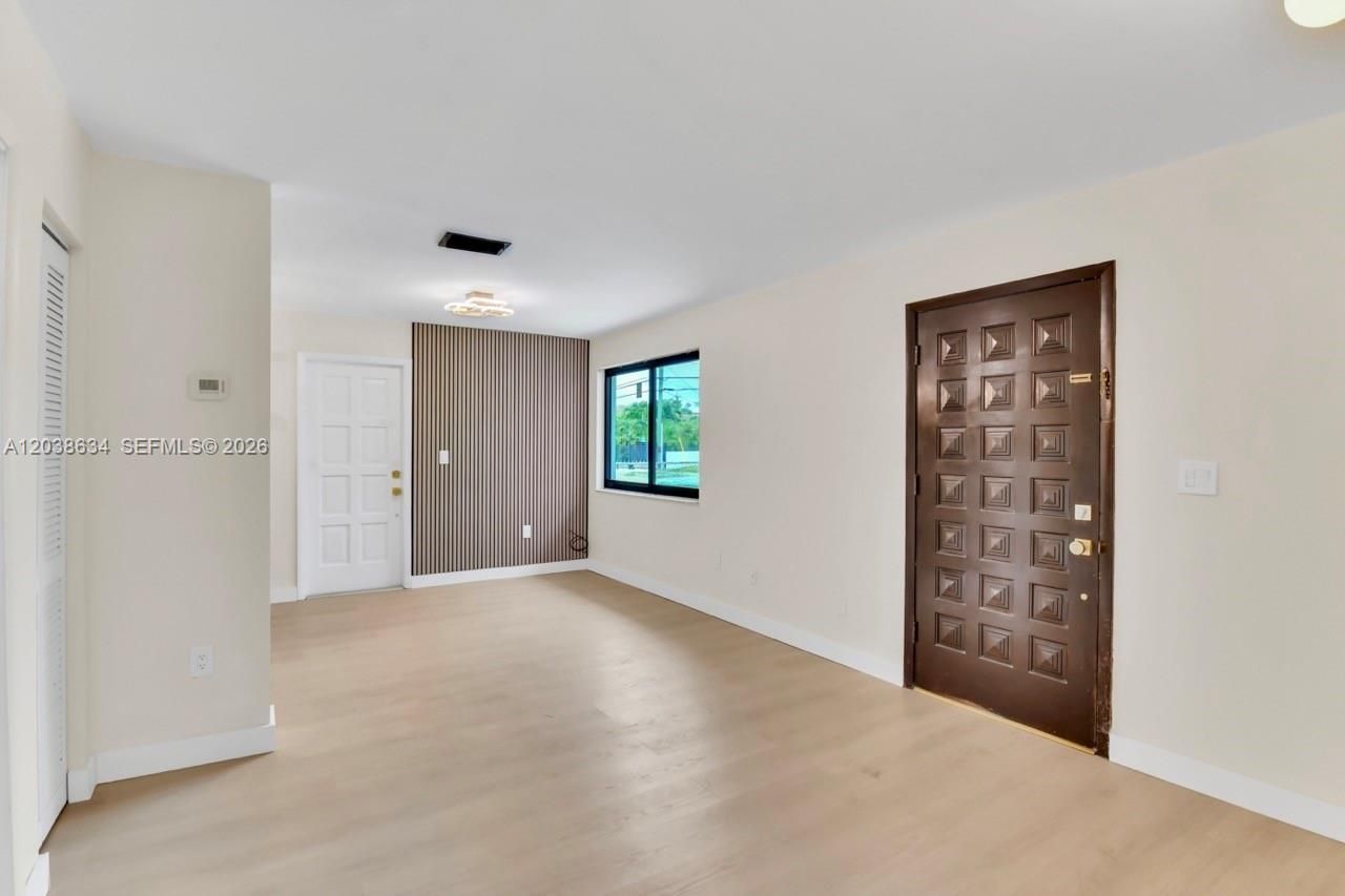 910 SW 9th St, Miami, FL 33130 Photo