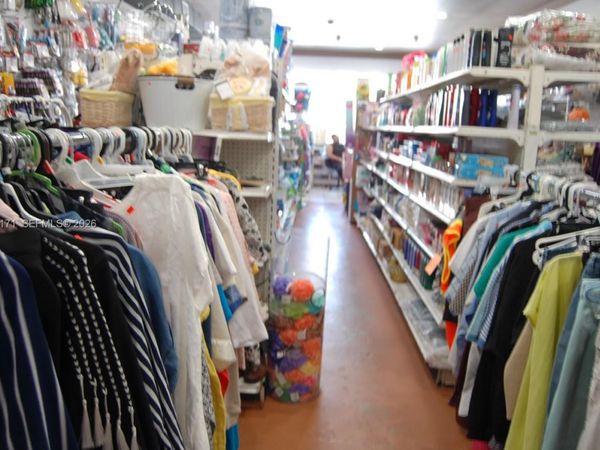 1900 e 4th ave , Hialeah, FL 33010