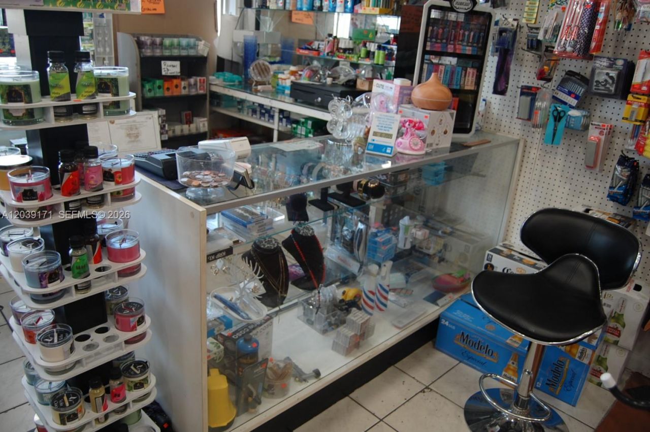 1900 E 4th Ave, Hialeah, FL 33010 Photo